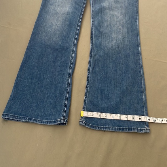 OLD navy HIGH-RISE Flare Legs size 8” Womens JEANS - Picture 11 of 12